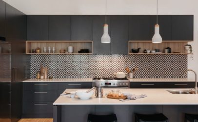 Black Is Back In Kitchen Cabinets